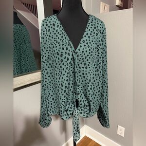 Vixbe Emerald Green Cheetah Print V-Neck Tie Front Blouse Size Large.